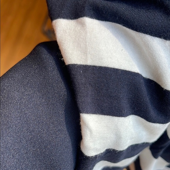 Chico's size 0 (fits like a Medium) Striped Navy Blue and White Women's Top - Picture 8 of 10